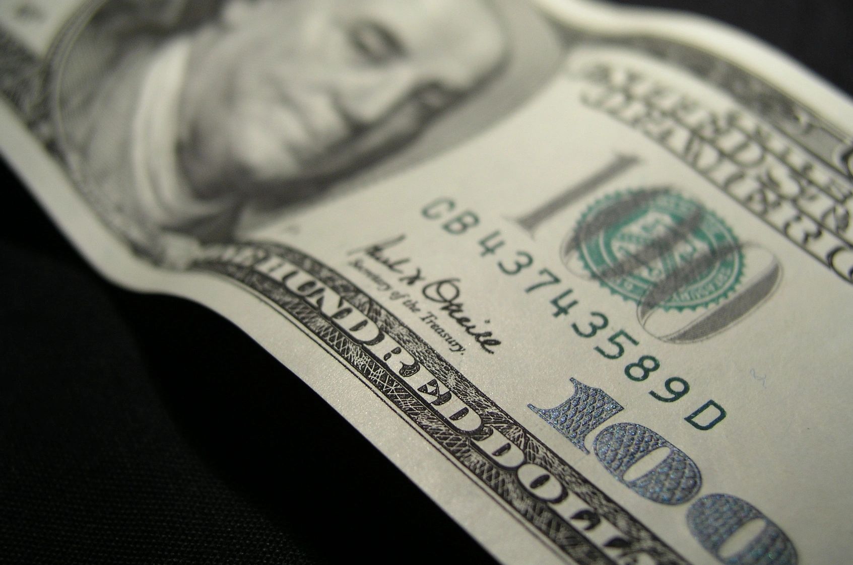 Dollar Collapses to Lowest Since 2021 Against Pound and Euro